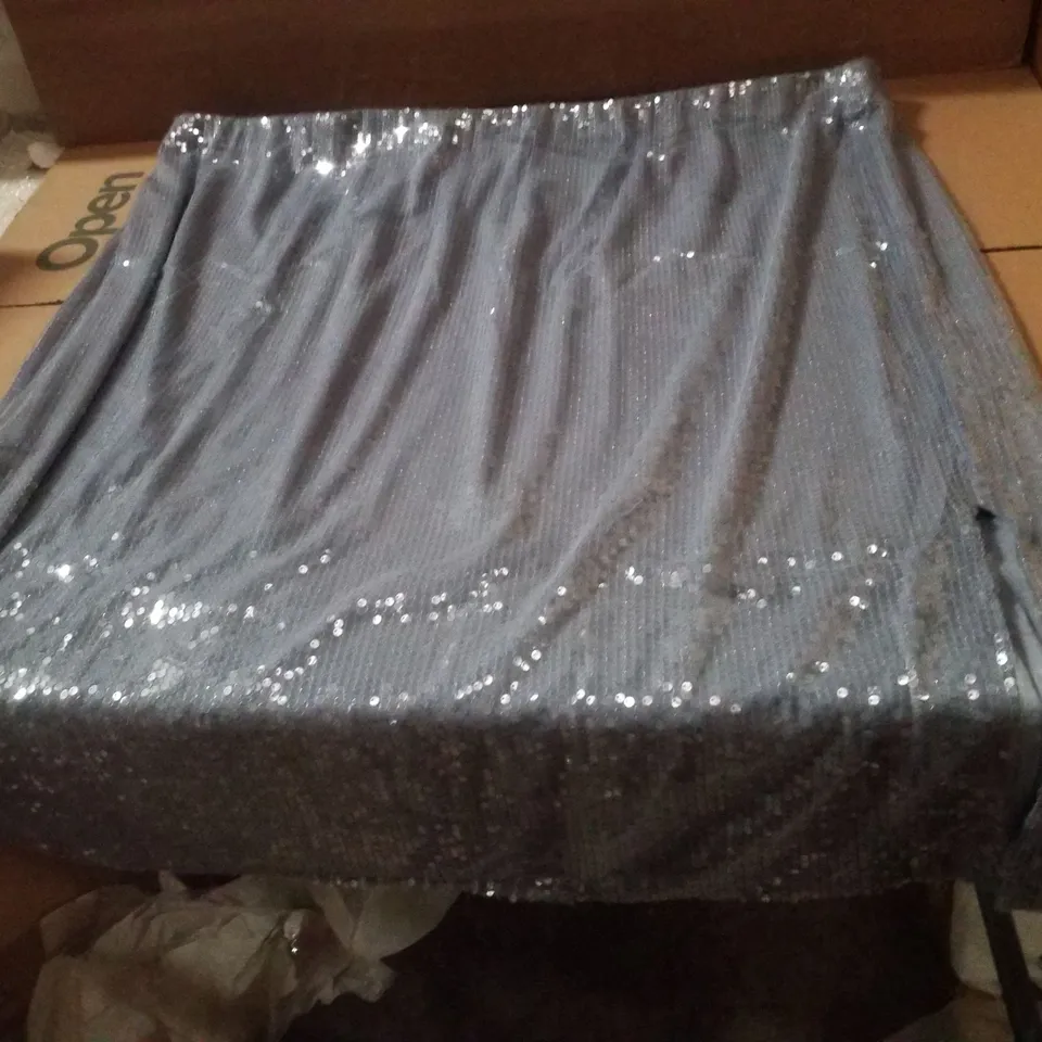BOX CONTAINING APPROXIMATELY 17 BRAND NEW JD WILLIAMS BLUE PRINT SEQUIN COLUMN SKIRT - SIZE 32