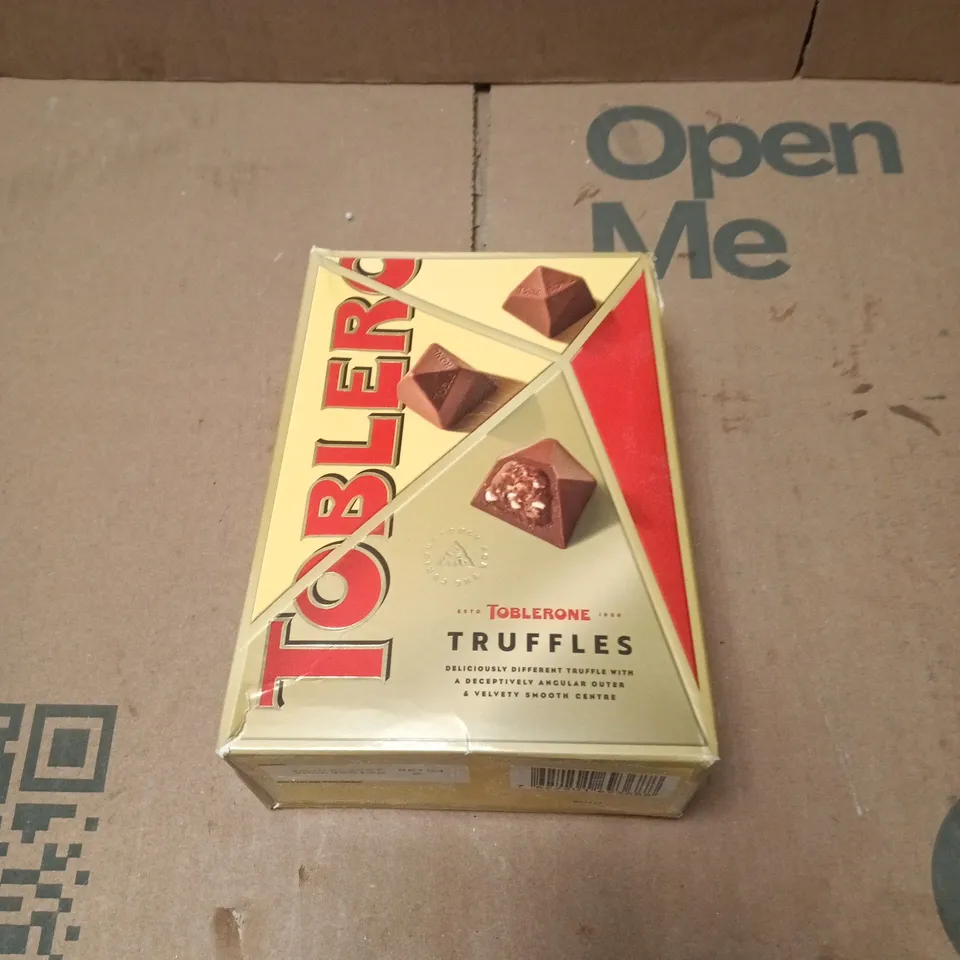 APPROXIMATELY 12 ASSORTED FOOD ITEMS INCLUDING EDAMAME BEAN NOODLES AND TOBLERONE TRUFFLES 