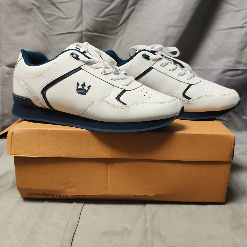 BOXED PAIR OF CROWN KING LEATHER LACE UP TRAINERS IN WHITE/NAVY UK 10