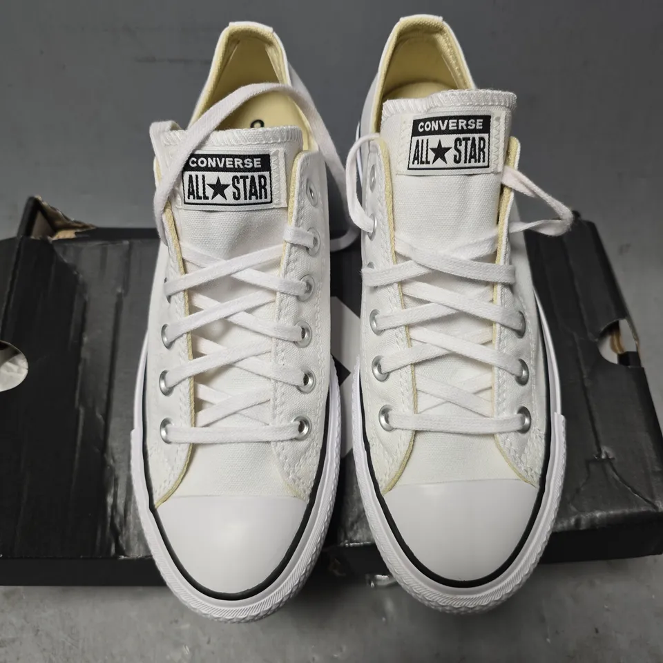 BOXED CONVERSE WHITE SIZE 6