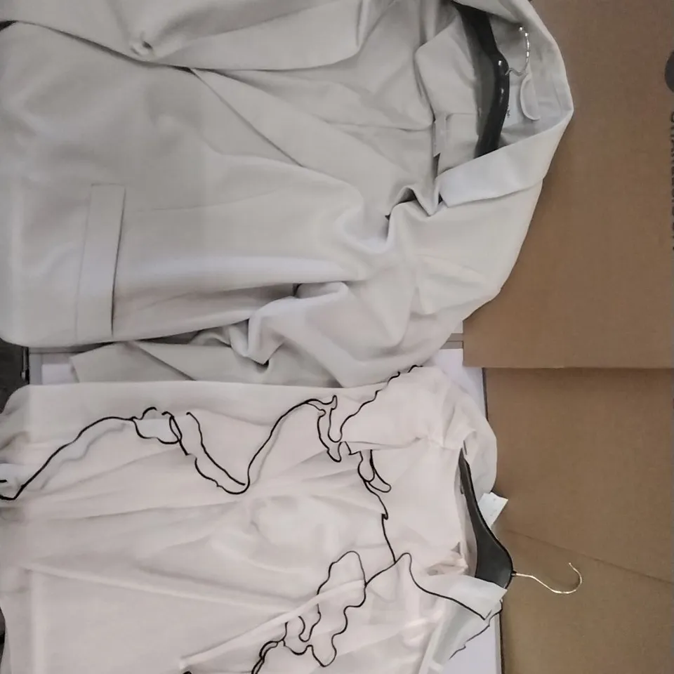 A PALLET CONTAINING APPROXIMATELY 100 BRAND NEW DESIGNER WOMEN'S CLOTHES WHICH INCLUDE; JD WILLIAMS SIMPLY BE BLAZERS, COATS, TOPS ETC