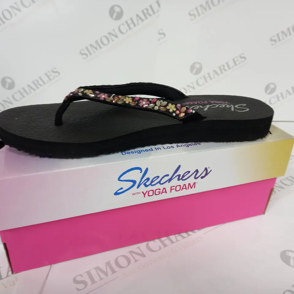 SKECHERS YOGA FOAM SANDALS BLACK AND FLORAL SIZE 7