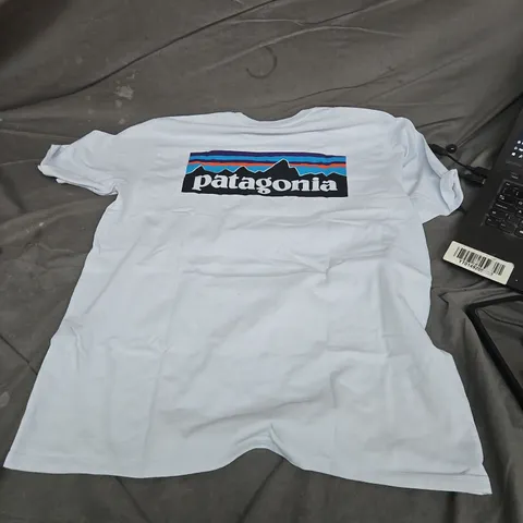 PATAGONIA WHITE T-SHIRT – LOGO BACK GRAPHIC, SIZE M
