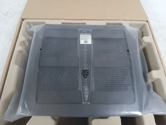 Lot 3041: BOXED NETGEAR NIGHTHAWKX6 AC3200 TRI-BAND WIFI ROUTER ...