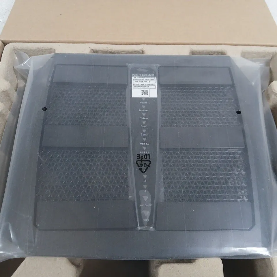 BOXED NETGEAR NIGHTHAWKX6 AC3200 TRI-BAND WIFI ROUTER