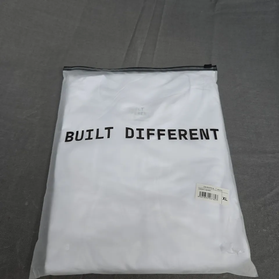 BAGGED BUILT DIFFERENT CREW T-SHIRT IN WHITE SIZE XL