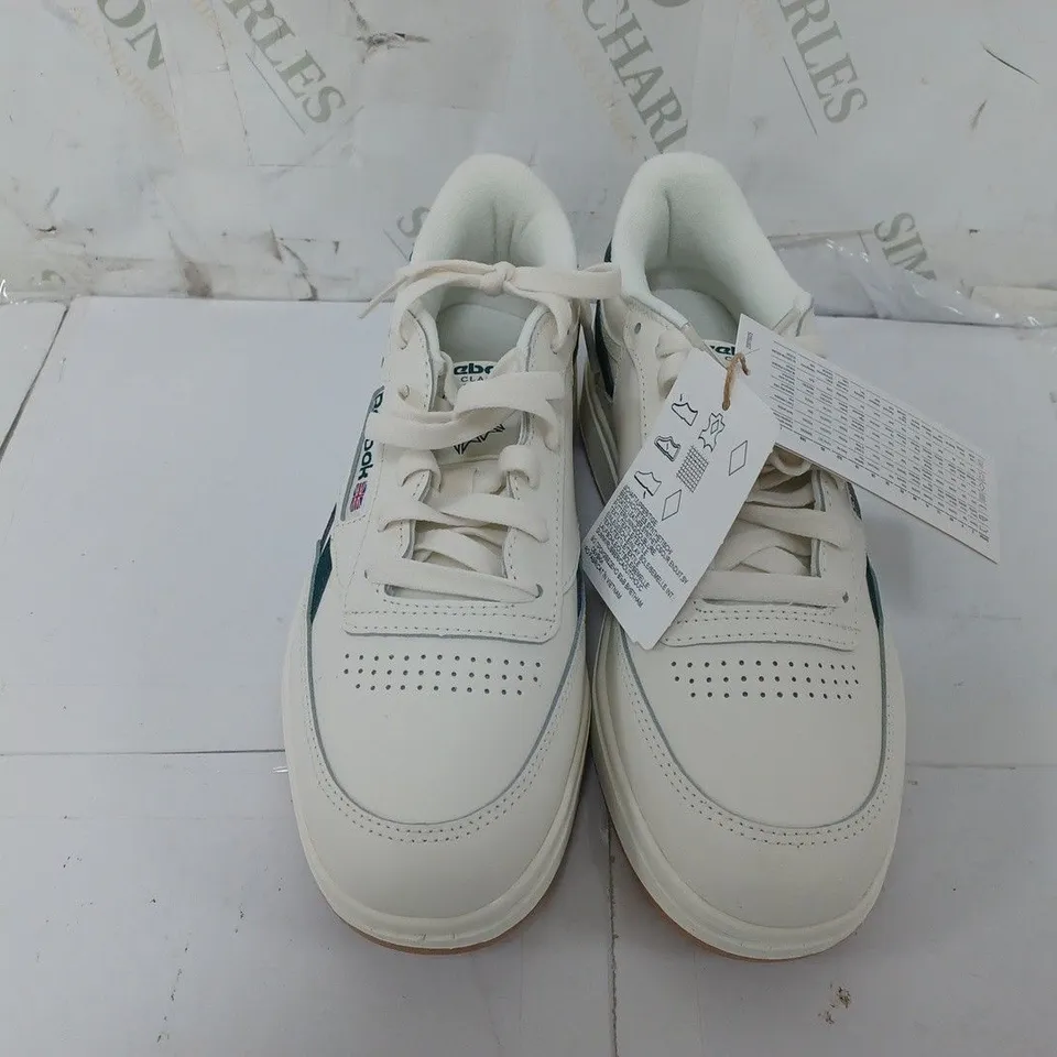 PAIR OF REEBOK CLASSIC TRAINERS IN WHITE/DARK GREEN - UK 5.5