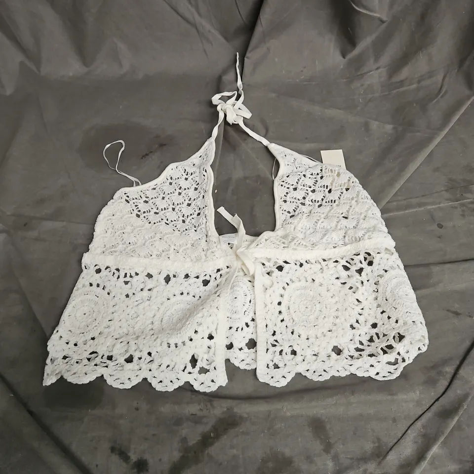 HOLLISTER CROCHET HALTER NECK TOP IN WHITE SIZE M
