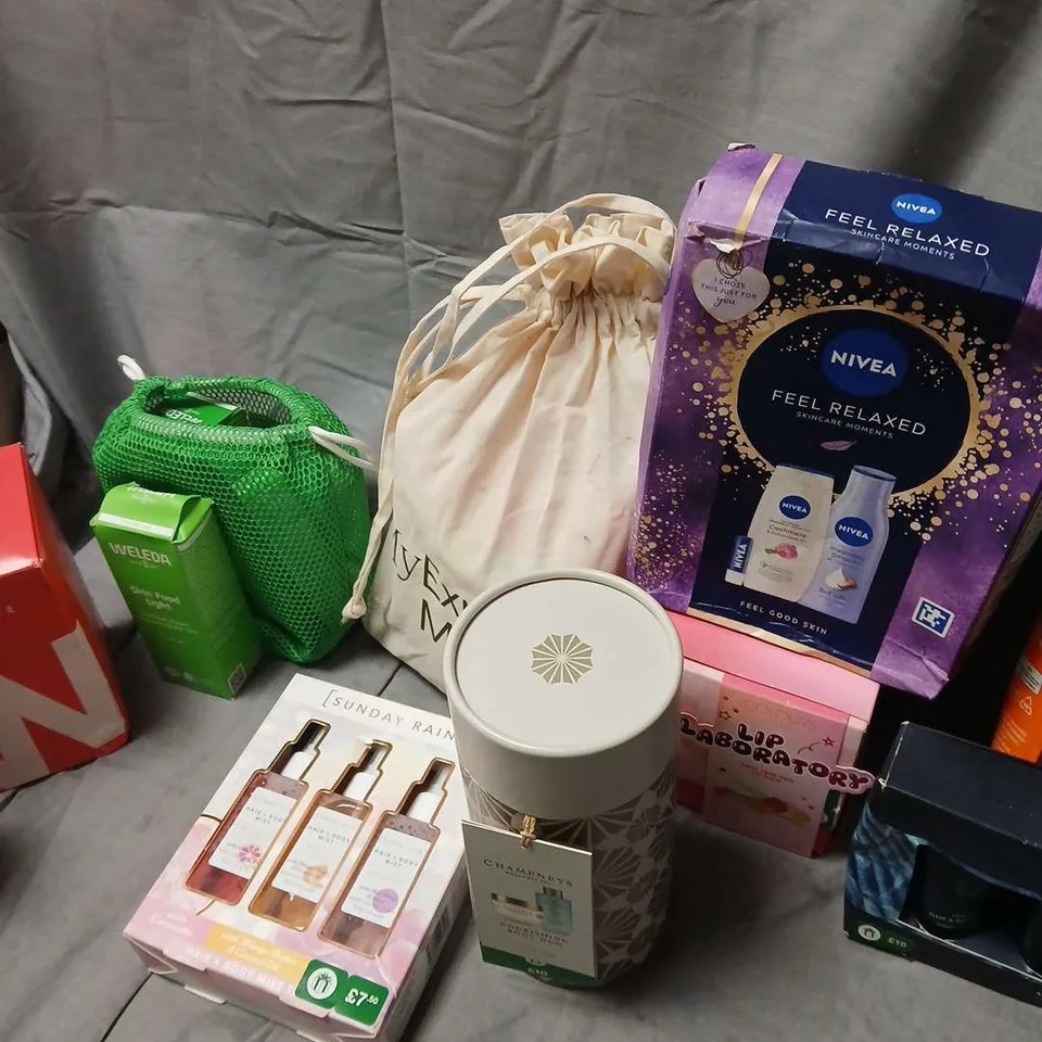 APPROXIMATEY 20 ASSORTED HEALTH AND BEAUTY PRODUCTS TO INCLUDE - NIVEA ,CHAMPNEYS AND TED BAKER .