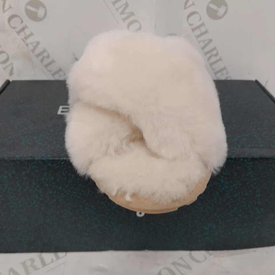 BOXED PAIR OF EMU AUSTRALIA SLIPPERS IN NATURAL W. JEWEL EFFECT SIZE 4