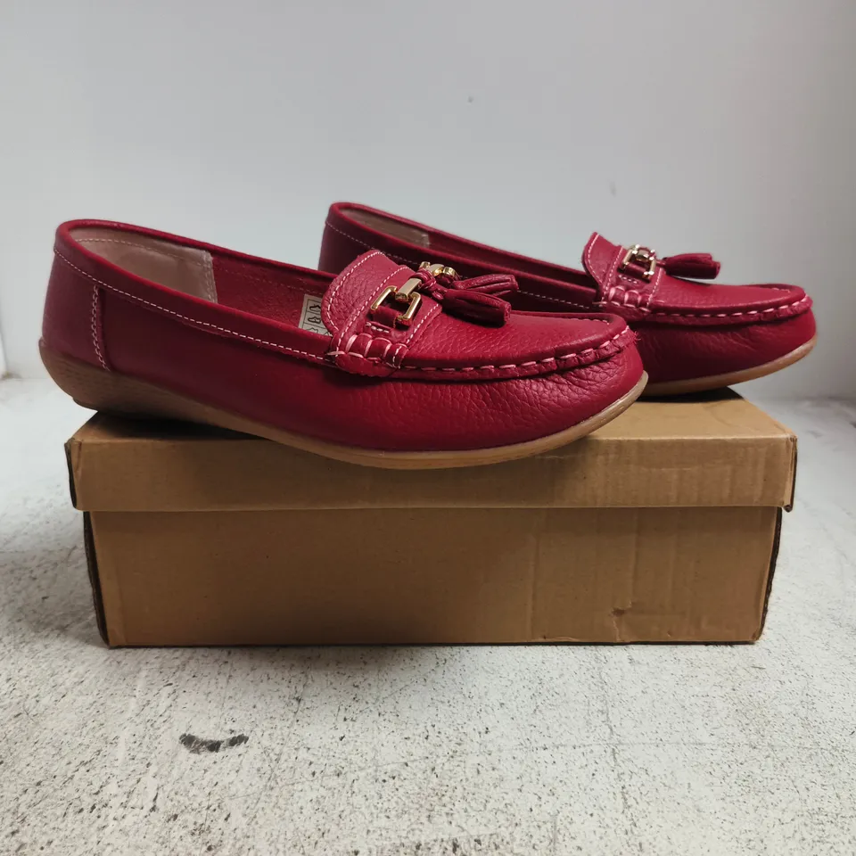 BOXED PAIR OF JO & JOE NAUTICAL LOAFTERS IN RED SIZE UK 6