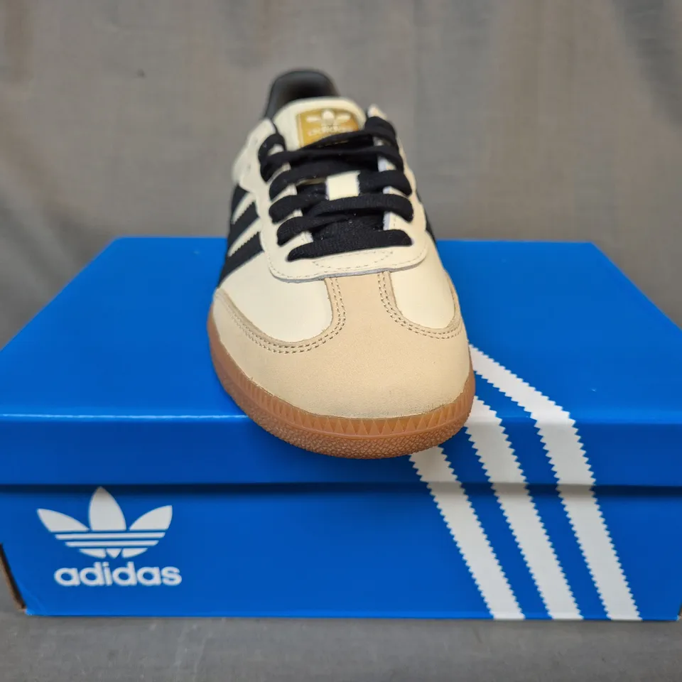 BOXED PAIR OF ADIDAS SAMBA OG WOMEN'S SHOES IN CREAM/BLACK UK SIZE 5