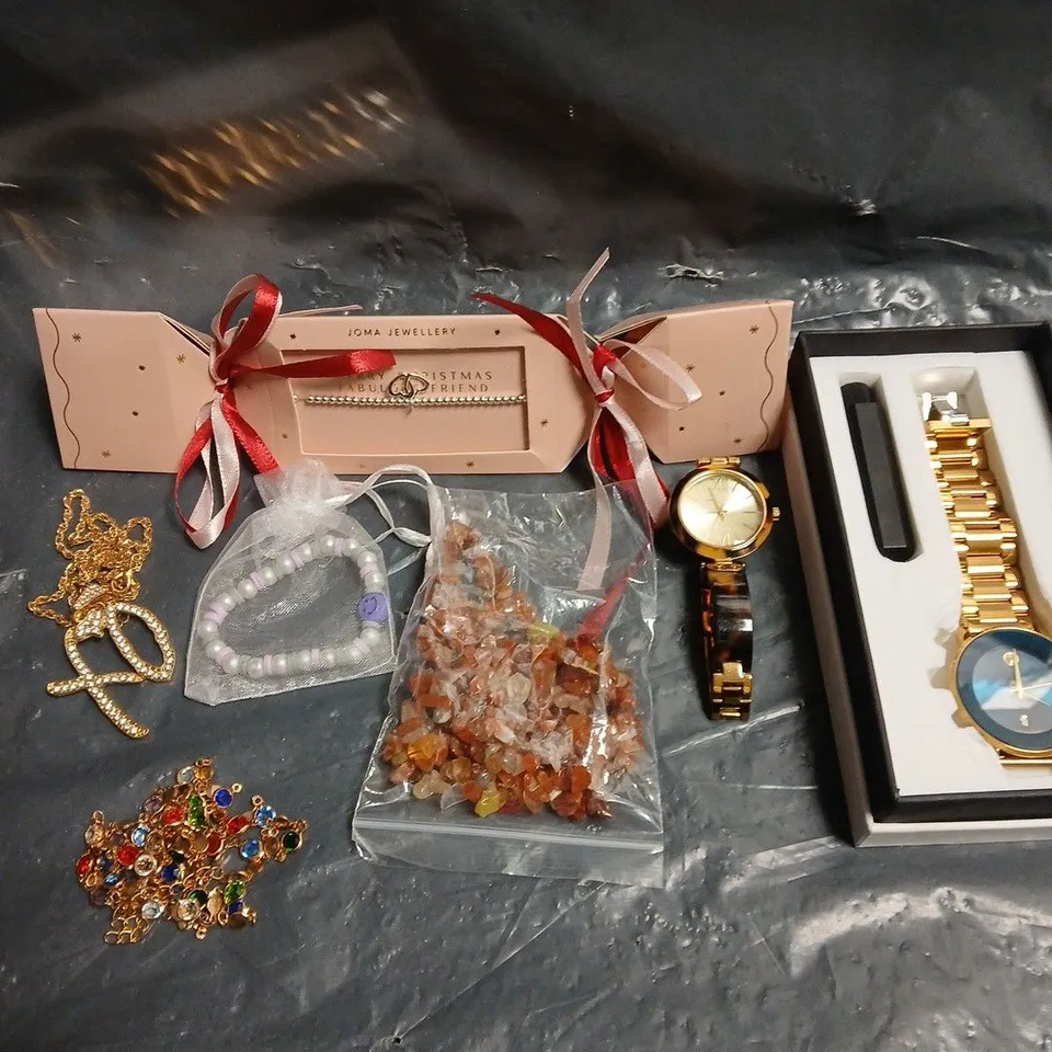 APPROXIMATELY 15 ASSORTED JEWELLERY PRODUCTS TO INCLUDE NECKLACE, WATCH, BRACELETS ETC 
