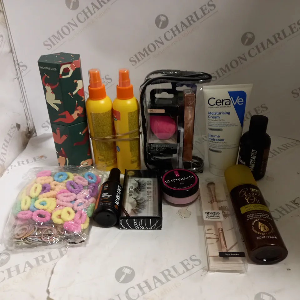 BOX OF ASSORTED COSMETIC ITEMS TO INCLUDE CERAVE, MANSCAPED AND FALSE EYELASHES
