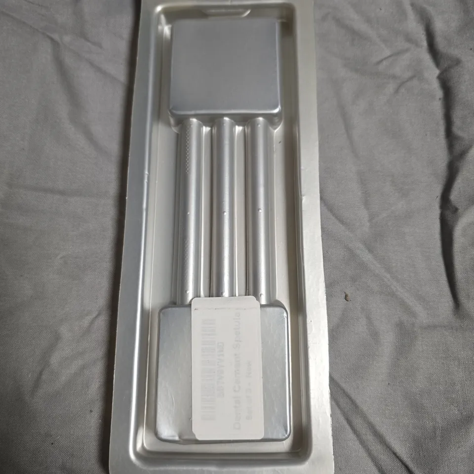 APPROXIMATELY 9 METTLEZ DENTAL INSTRUMENT SET – METAL TOOLS IN BLISTER PACK 
