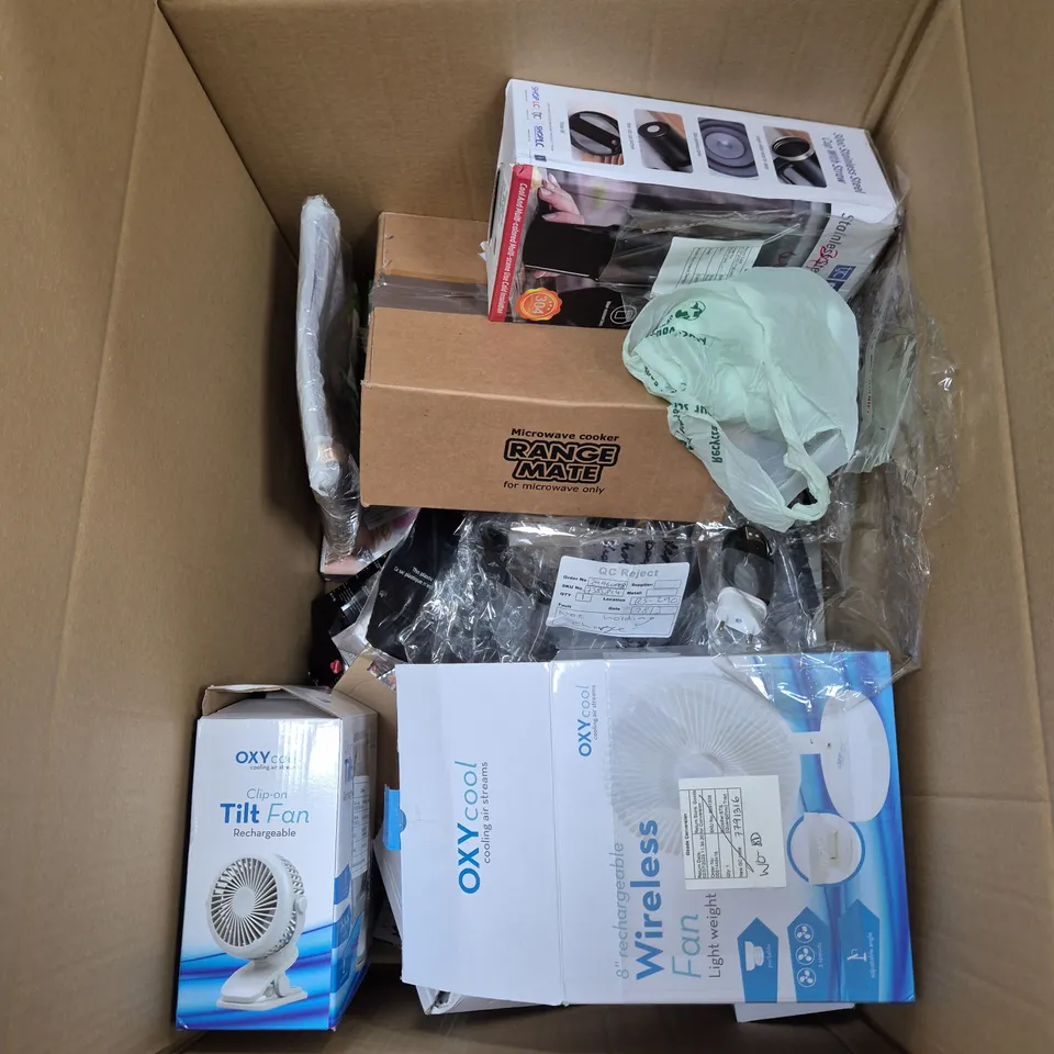 BOX OF APPROXIMATELY 15 ASSORTED HOUSEHOLD ITEMS TO INCLUDE - BAG - FAN - DRINKING CUP - ETC