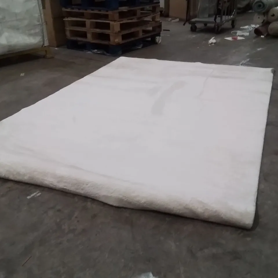 QUALITY DESIGNER AREA RUG - APPROXIMATELY 300X200CM