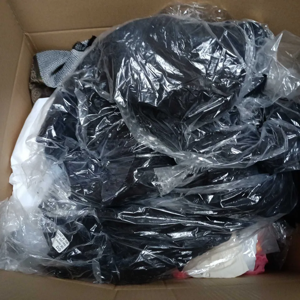 APPROXIMATELY 25 ASSORTED CLOTHING AND FASHION PRODUCTS IN VARIOUS STYLES AND SIZES - COLLECTION ONLY