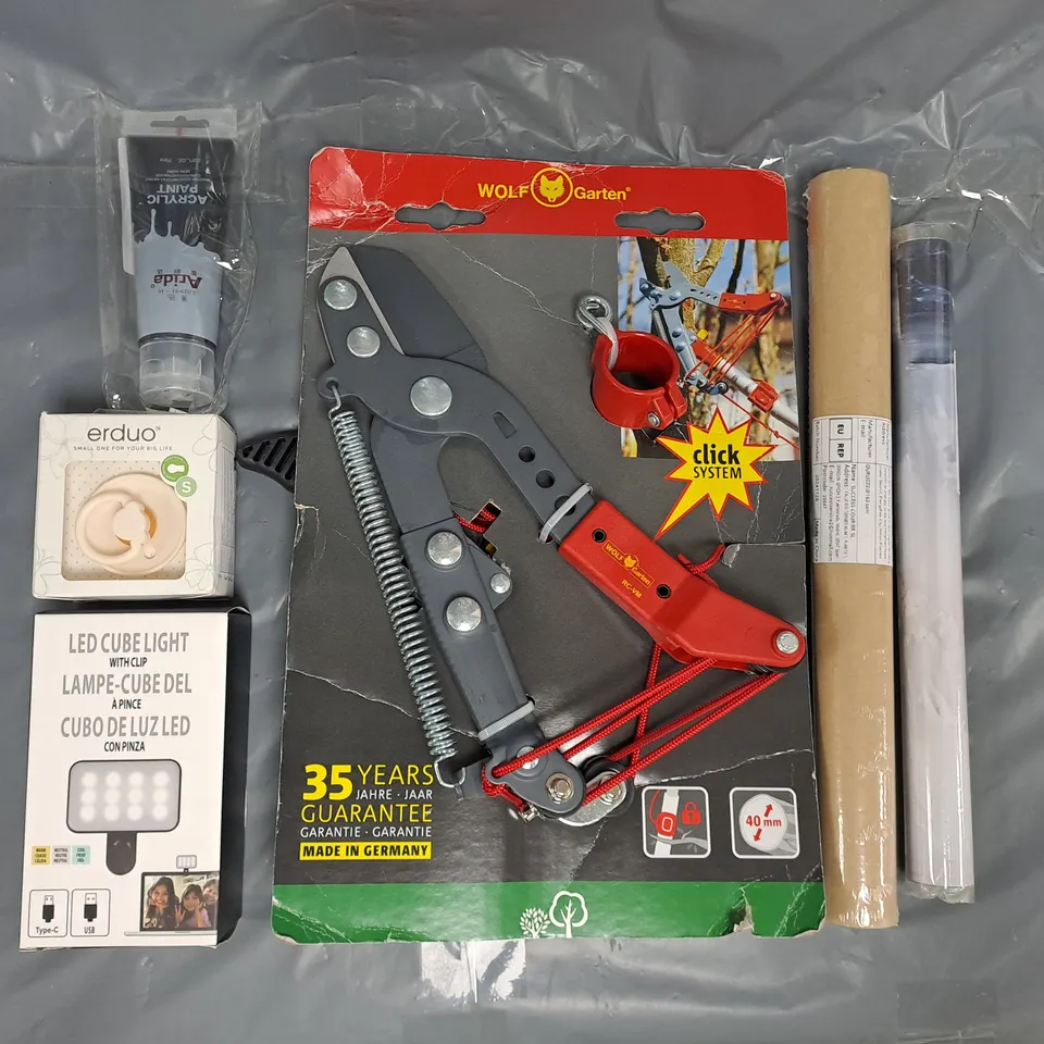 APPROXIMATELY 10 ASSORTED HOUSEHOLD ITEMS TO INCLUDE ACRYLIC PAINT, LED CUBE LIGHT, ETC