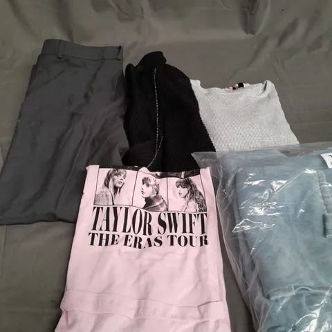 BOX OF APPROXIMATELY 20 ASSORTED CLOTHING ITEMS TO INCLUDE - T-SHIRT , TROUSERS , SCARF ETC