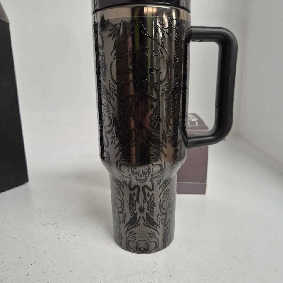 STANLEY QUENCHER H2.0 TUMBLER 40 OZ / 1.18 L – BLACK PATTERN