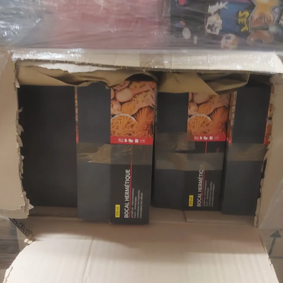 PALLET TO CONTAINING A VERY LARGE QUANTITY OF ASSORTED ITEMS INCLUDING: SHED/FENCE BRUSHES, PASTA STORAGE JARS, ULTIMATE MAGIC SETS, GIANT NOUGHTS & CROSSES GAMES ECT