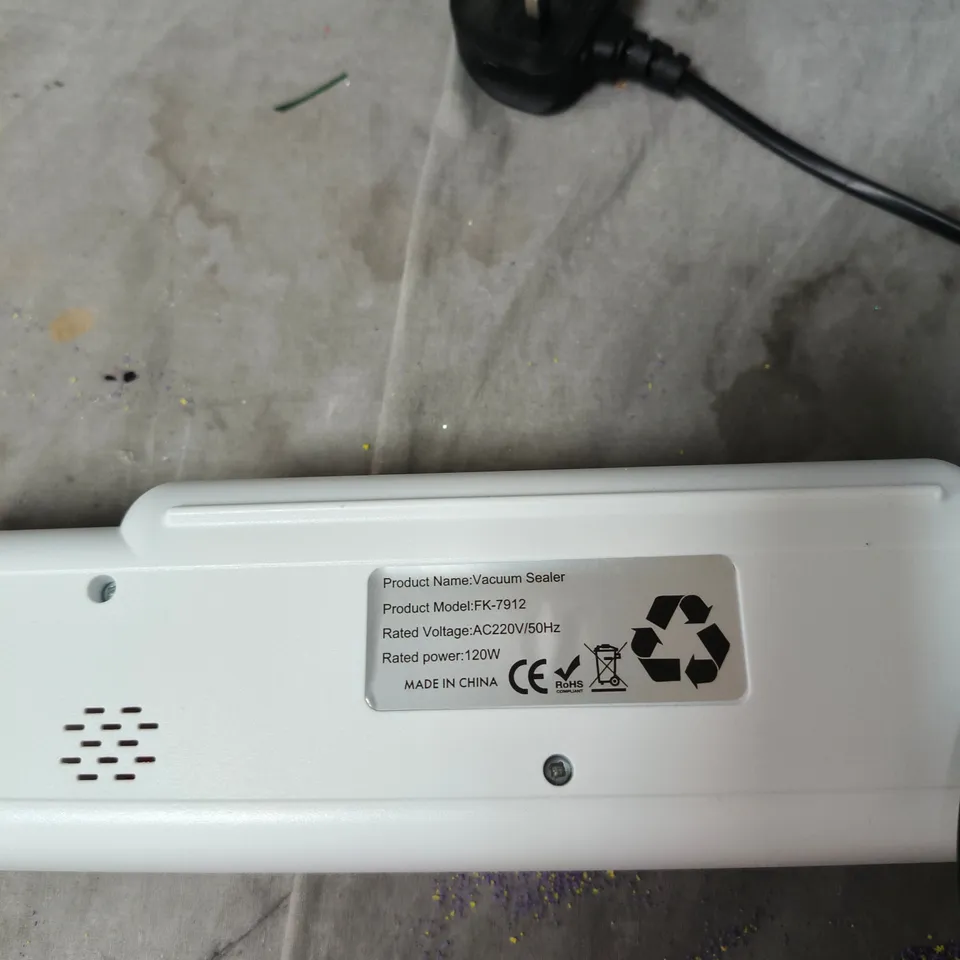 LIVMORE VACUUM SEALER FK-7912 – WHITE. UNBOXED