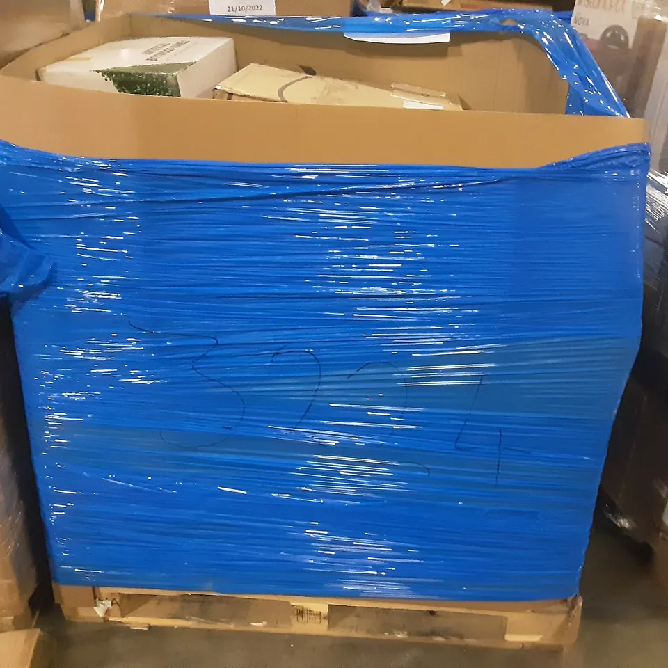 PALLET OF ASSORTED PRODUCTS INCLUDING COLIFE SUITCASE, BEMAXX PULL UP BAR, HODODOU GARMENT RACK, ARTIFICIAL BOXWOOD PANELS, YONISEE OFFICE CHAIR, GARDEN KNEELER
