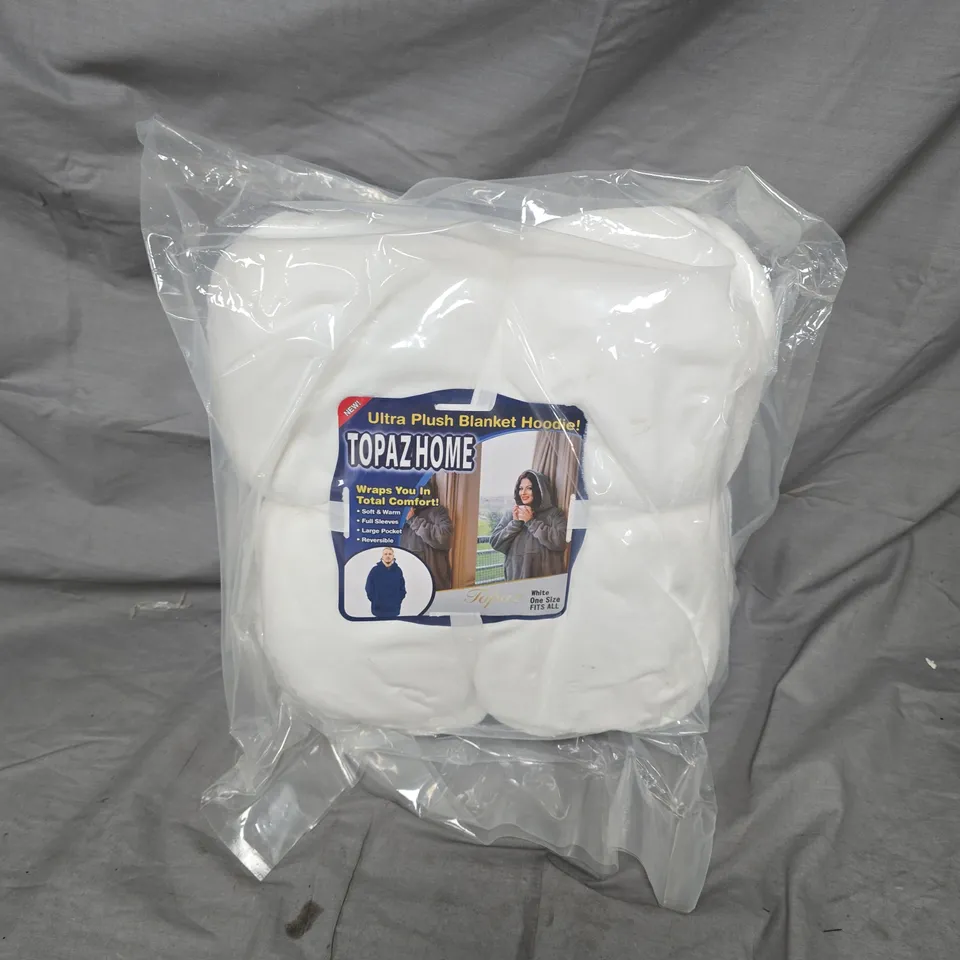 8 TOPAZ HOME ULTRA PLUSH BLANKET HOODIES – WHITE, ONE SIZE