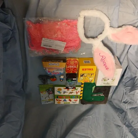 LARGE QUANTITY OF ASSORTED TOYS AND ACCESSORIES TO INCLUDE; LEGO, TALES FAMILY EDITION, ORIGAMI HAPRAY, NEE DOH JOLLY SQUISH AND MOSHI MONSTERS KEYRING