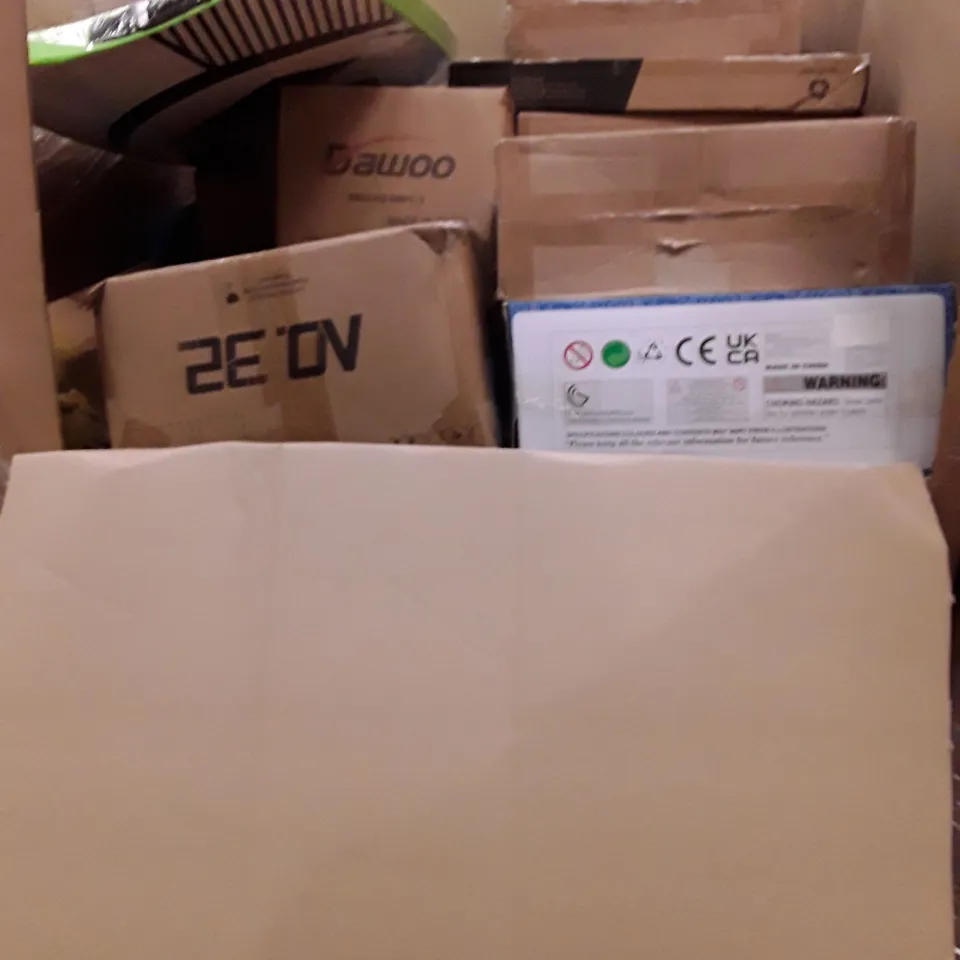 PALLET OF ASSORTED PRODUCTS TO INCLUDE; GREEN SURF BOARD - LAP EASY FOOT MASSAGER - NERF SUPER SOAK XP100 ECT 