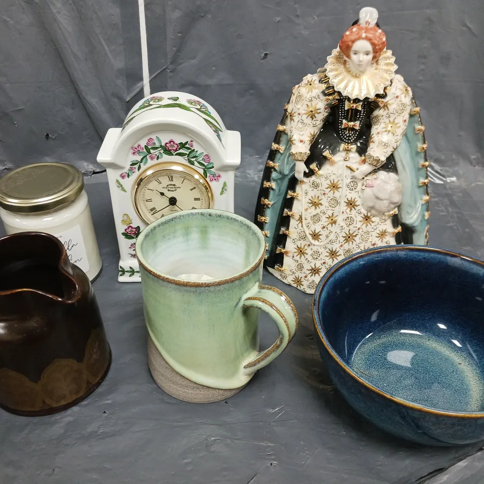 LOT OF 8 ASSORTED HOUSEHOLD ITEMS TO INCLUDE QUEEN ELIZABETH 1 FIGURINE, JUGS AND VASE