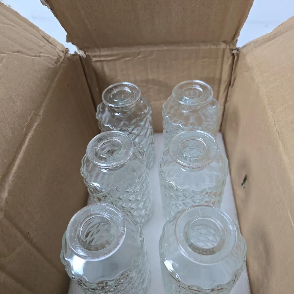 BOX OF APPROXIMATELY 6 X GLASS BOTTLE BUD VASE