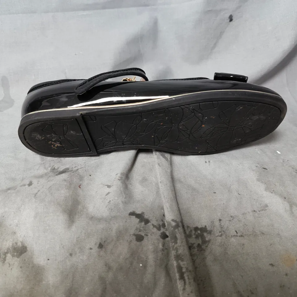 TED BAKER BLACK SHOES WITH GOLD, UK SIZE 2. UNBOXED