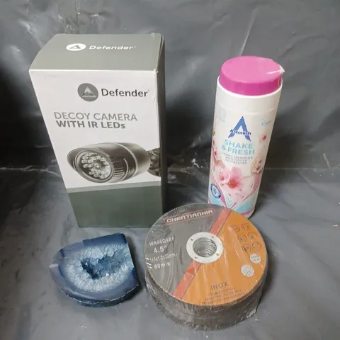 BOX OF APPROXIMATELY 20 ASSORTED HOUSEHOLD ITEMS TO INCLUDE DECOY SECURITY CAMERA, CUTTING WHEELS AND KITCHENWARE