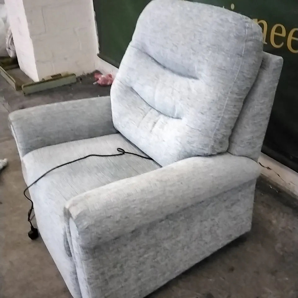 QUALITY BRITISH DESIGNED & MANUFACTURED G PLAN HOLMES POWER RECLINER FARROW ICE FABRIC