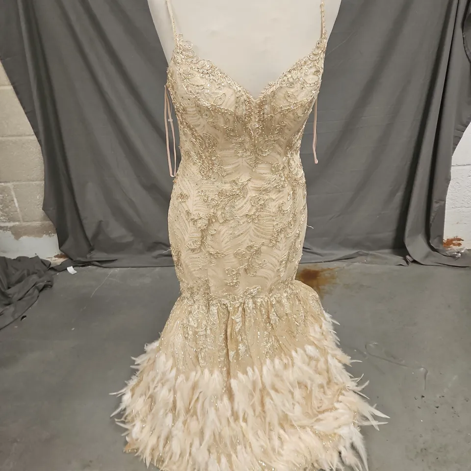 TIFFANYS EMILINA FEATHER FISHTAIL PROM DRESS IN GOLD SIZE 4