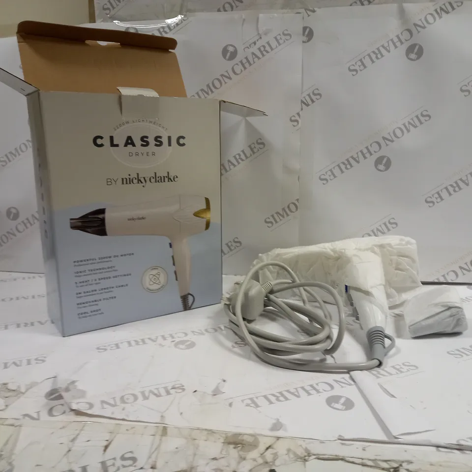 2200W LIGHTWEIGHT CLASSIC DRYER NICKY CLARKE 