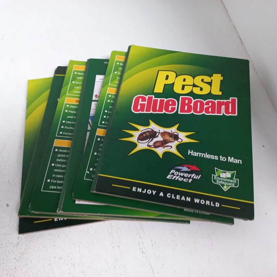 LOT OF APPROXIMATELY 18 ASSORTED HOUSEHOLD ITEMS TO INCLUDE PEST GLUE BOARDS AND PEG BAGS