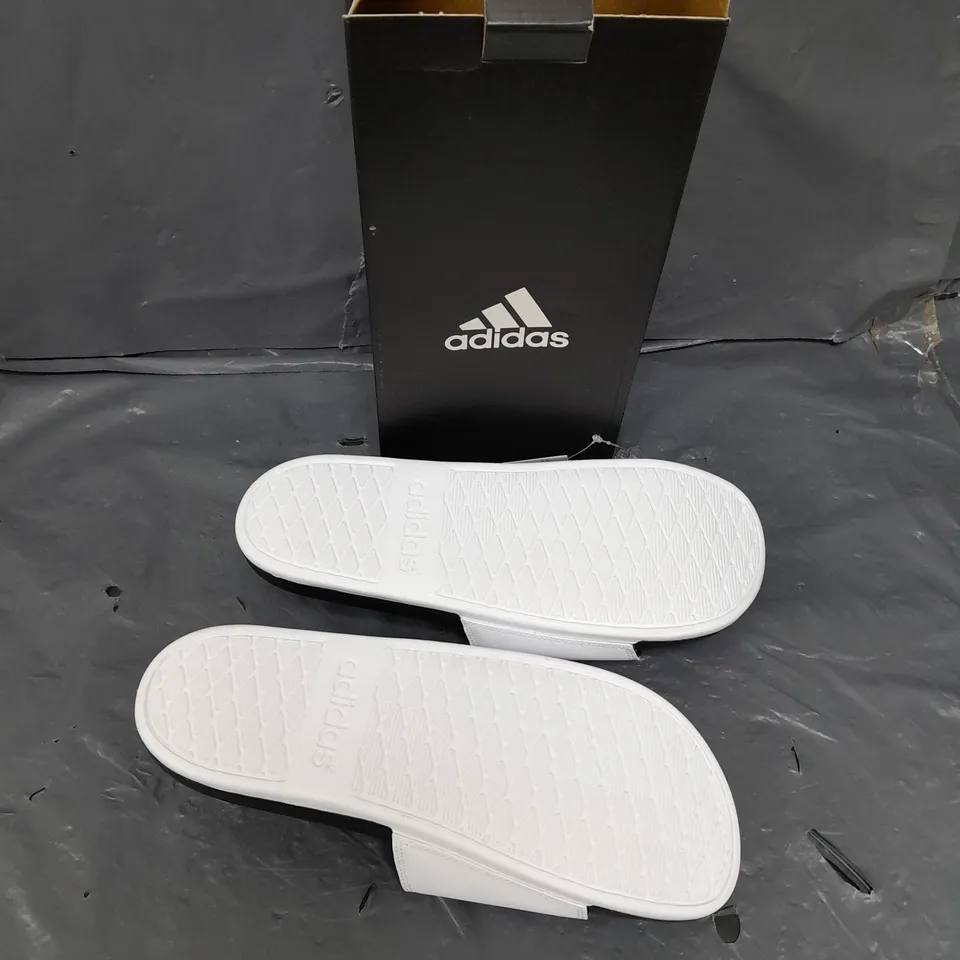 BOXED PAIR OF ADIDAS ADILETTE COMFORT UK 11 S