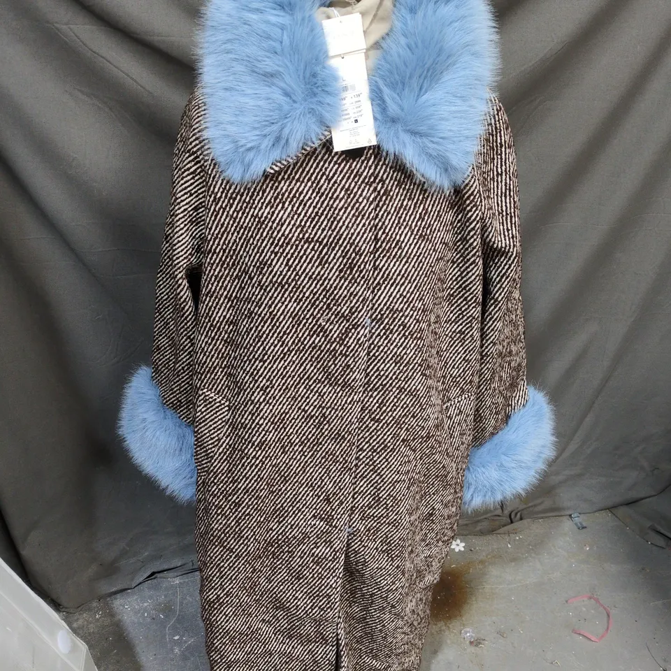 RESERVED COLLECTION WOMEN'S BROWN HERRINGBONE COAT WITH BLUE FAUX-FUR COLLAR & CUFFS, SIZE L