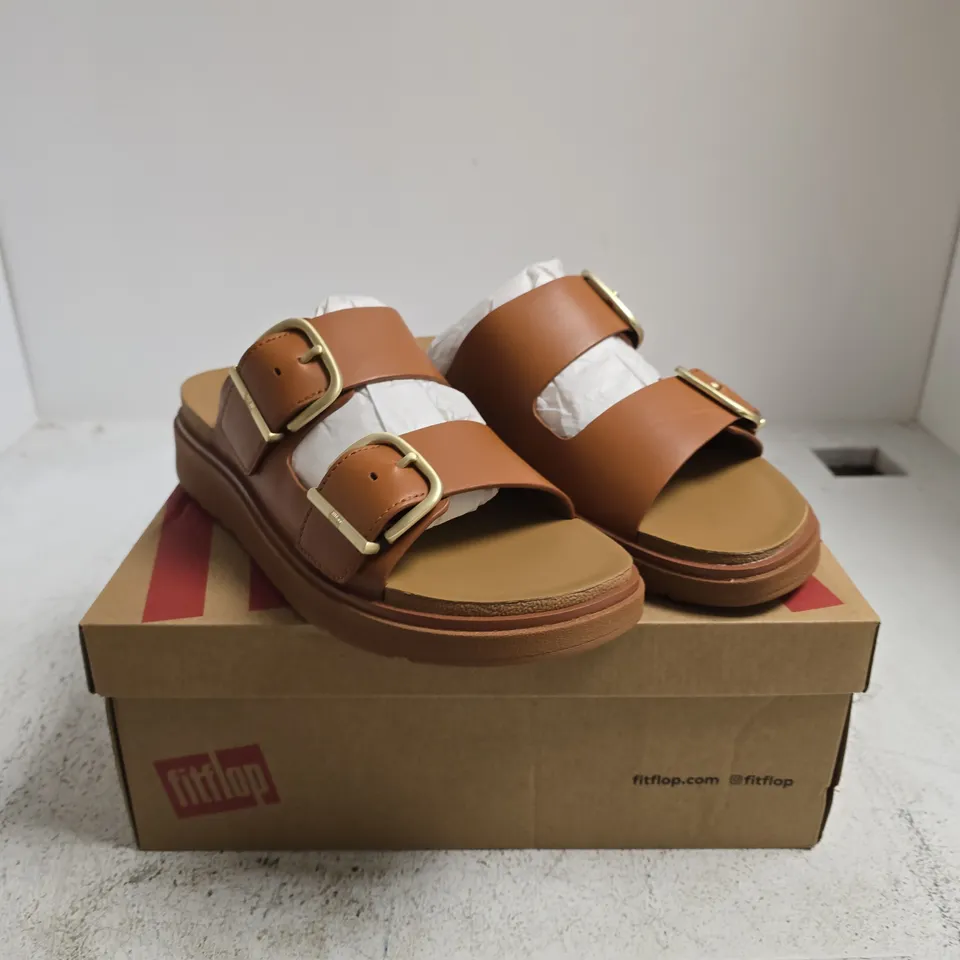FITFLOP BUCKLE TWO-BAR LEATHER SLIDES – LIGHT TAN, UK 6.5