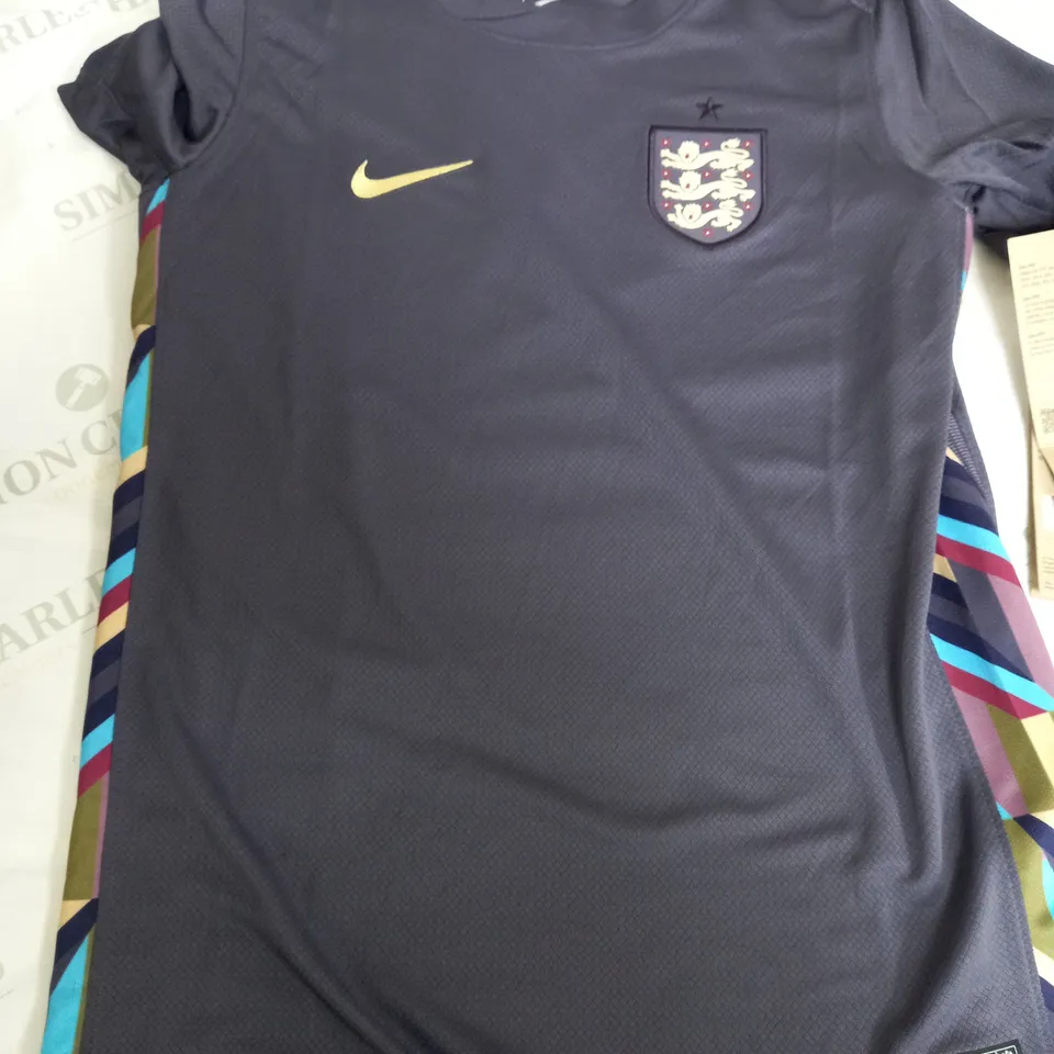 NIKE ENGLAND FOOTBALL SHIRT IN DARK PURPLE - KIDS LARGE 