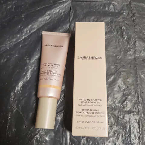 Laura Mercier Tinted Moisturizer Light Revealer Natural Skin Illuminator SPF 25 – Shade 2W1 Natural (50 ml)