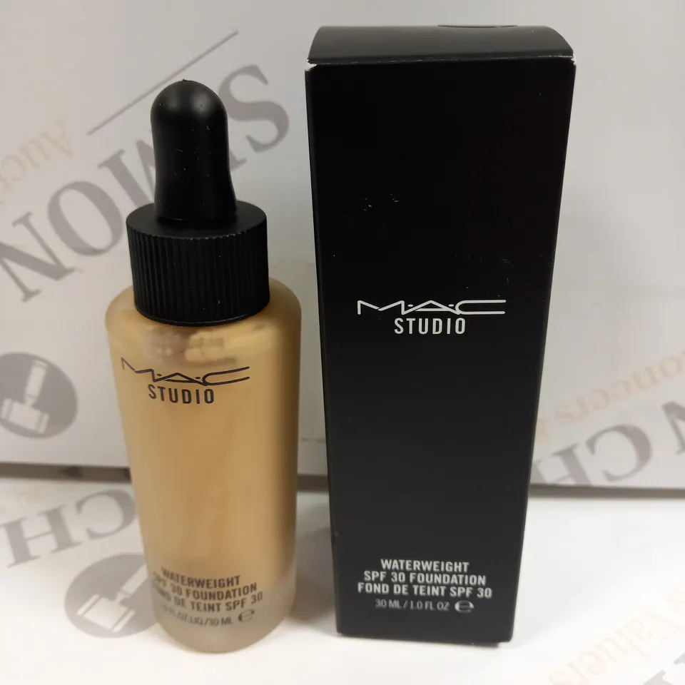 BOXED MAC STUDIO WATERWEIGHT SPF 30/PA++ FOUNDATION - NC30