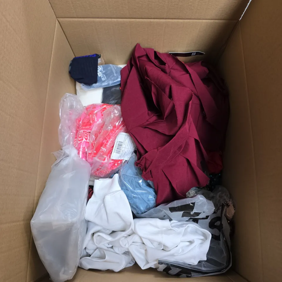 BOX OF APPROXIMATELY 20 ASSORTED CLOTHING ITEMS TO INCLUDE DRESS, JEANS, JACKET, ETC