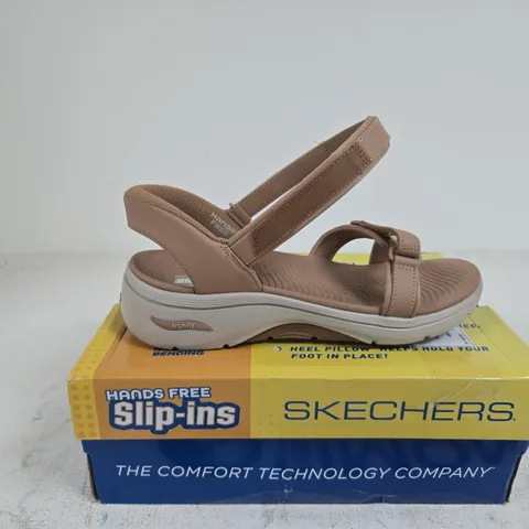 SKECHERS GO WALK ARCH FIT DOUBLE STRAP SANDALS BOXED SIZE 8
