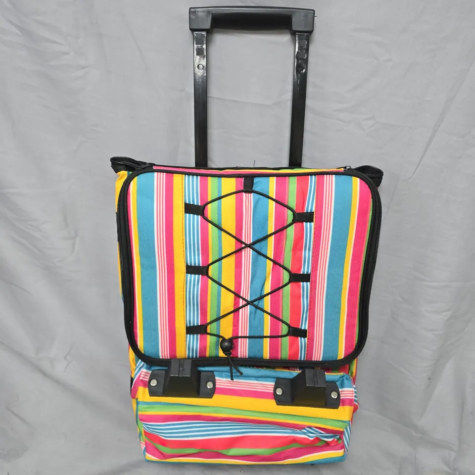 BELL DESIGNS PULL ALONG PICNIC BAG IN MULTI