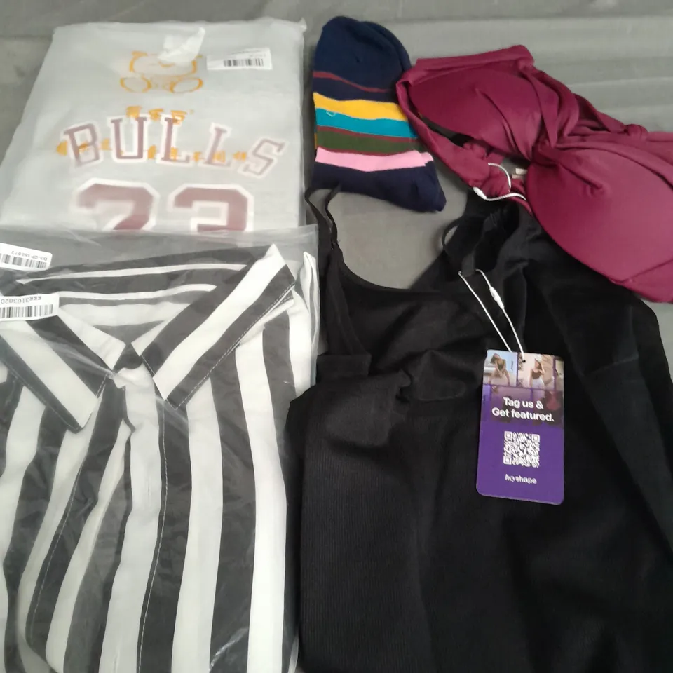 BOX OF APPROXIMATELY 25 ASSORTED CLOTHING ITEMS TO INCLUDE -SOCKS , T-SHIRT , BRA ETC
