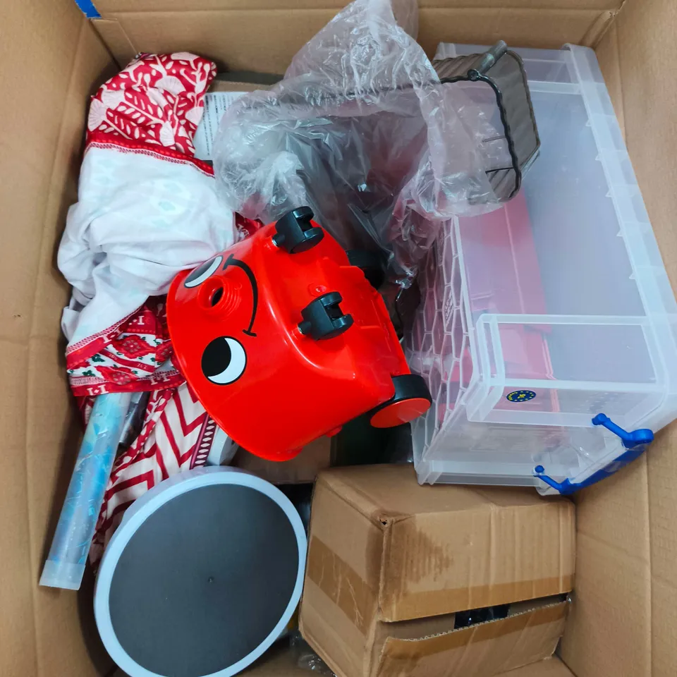 APPROXIMATELY 15 ASSORTED HOUSEHOLD PRODUCTS TO INCLUDE STORAGE CONTAINER, WALLPAPER, HOMER DECOR ETC